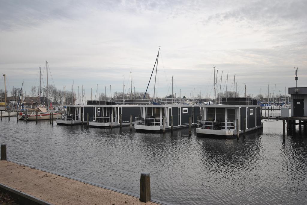 Marinaparcs Naarden Bagian luar foto