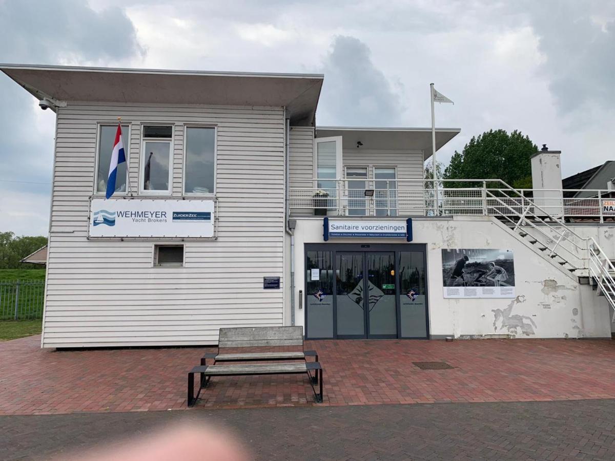 Marinaparcs Naarden Bagian luar foto